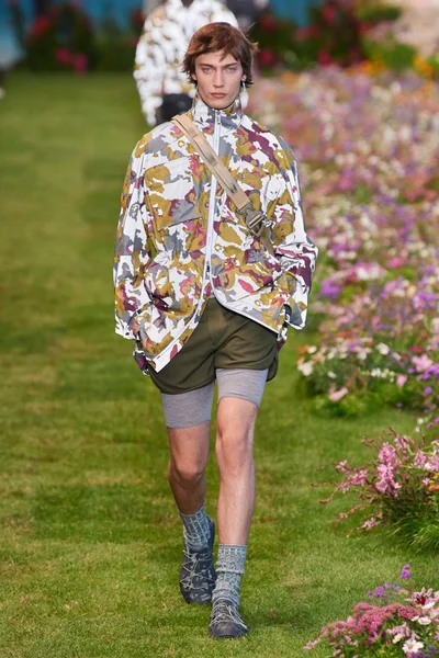 Look 32